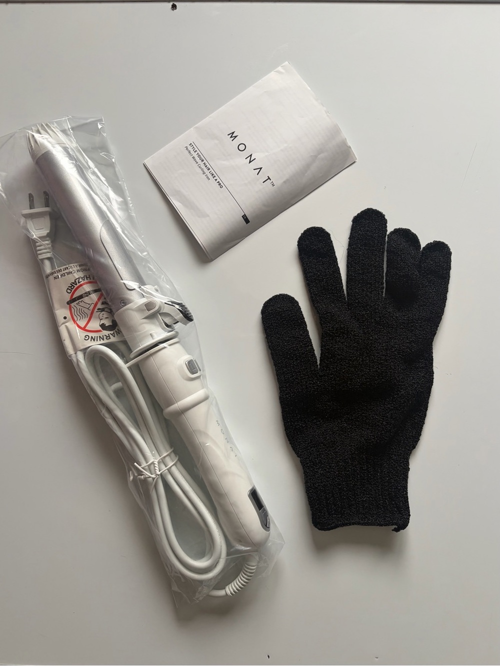 MONAT Perfect Wave Curling Iron .